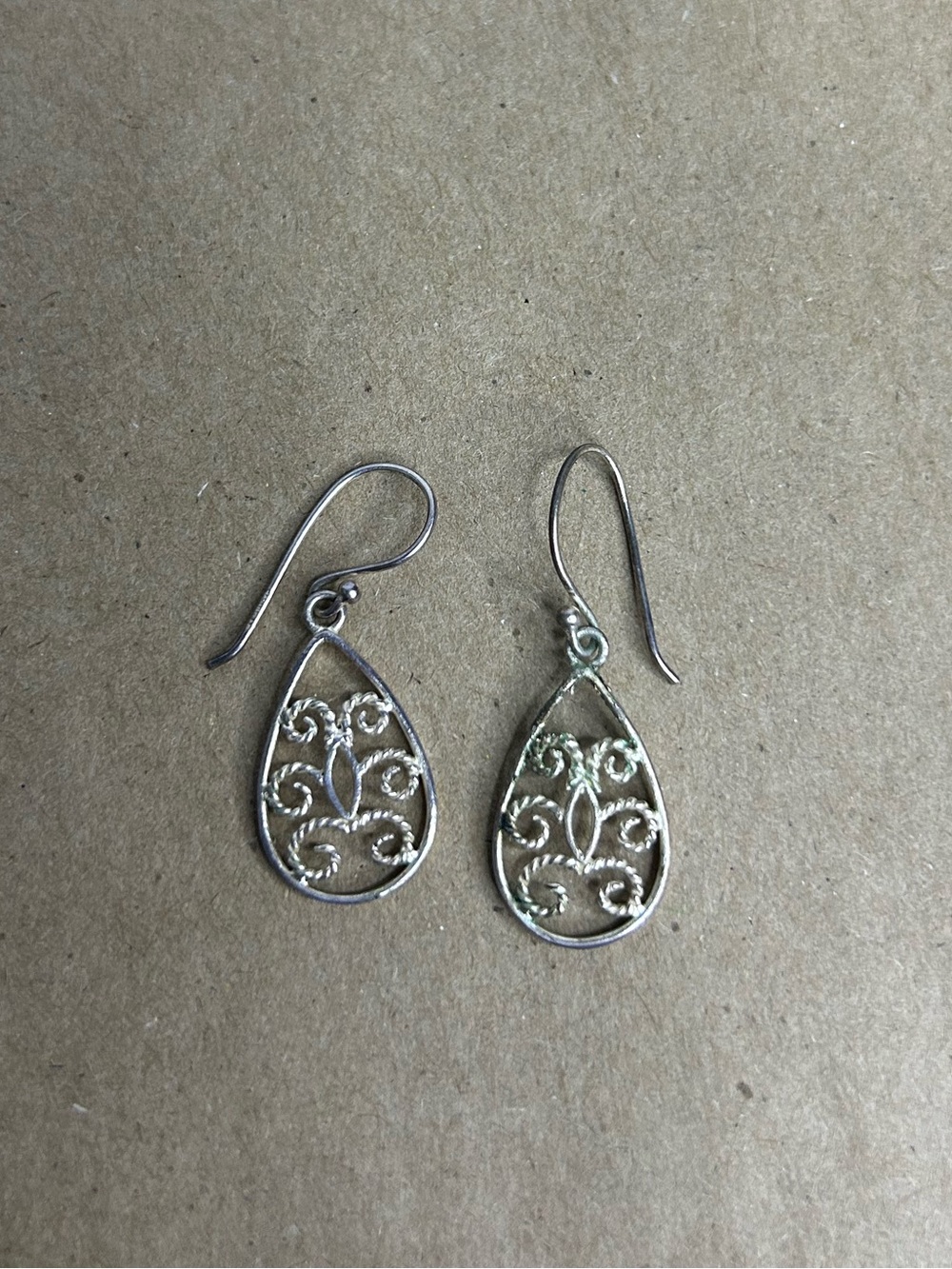 5 for $25๐ฅSilver Filigree Teardrop Earringsโ
